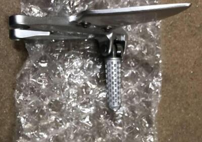 PEDANA ANTERIORE SINISTRA COMPLETA PER HONDA CBR 1 - Annuncio 9934668