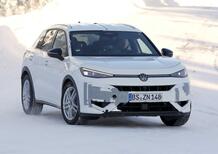 Nuova Volkswagen T-Roc R, le foto spia della variante più sportiva: sarà la prima "R" con il Mild-Hybrid