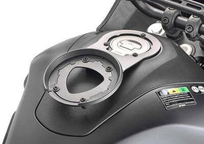 Flangia Tanklock Givi BF88 per Yamaha Tracer 7 - T - Annuncio 8959307