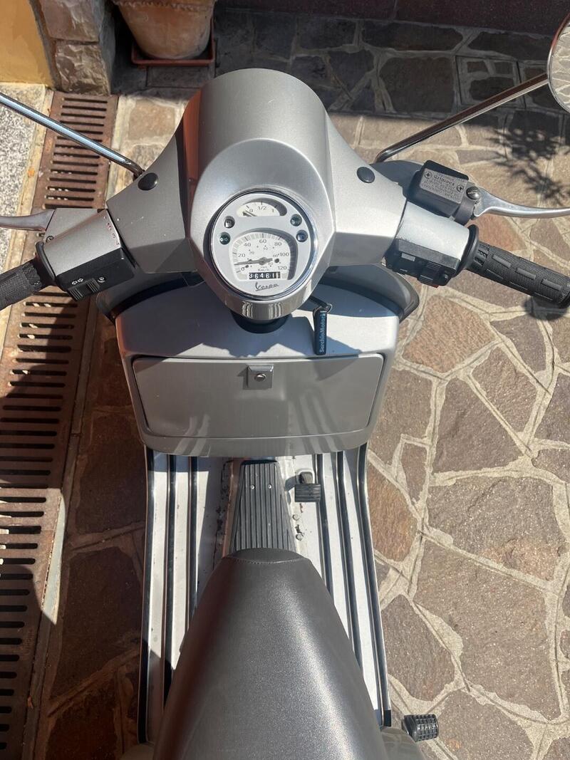 Piaggio vespa PX 150 (4)