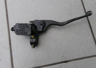 POMPA FRENO ANTERIORE DESTRA PIAGGIO MP3 350 SPORT POMPA FRENO ANTERIORE DESTRA PIAGGIO MP3 350 SPORT NEL PERIODO 2018-2021  IN VARI PUNTI IL...