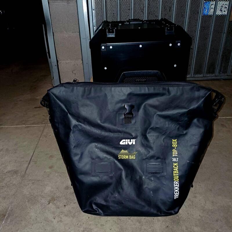 Bauletto GIVI Trekker Outback 42 litri + optional (4)