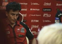 MotoGP 2026. GP di Francia. Marc Marquez non trattiene le lacrime ai box mentre spiega del problema alla spalla: “Non ho detto niente. Sto guidando con un braccio e mezzo” [VIDEO]