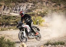 Ducati DesertX 2026: esagerata su qualsiasi fondo. Il test di Moto.it [VIDEO]