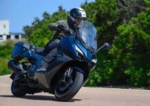 SYM TTLBT: la moto da viaggio che si finge scooter (o forse il contrario) [VIDEO]